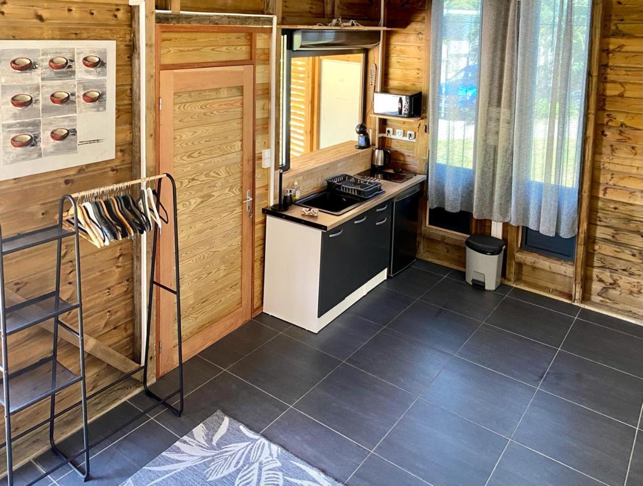Charmant Bungalow Tout Confort Climatise - Terrasse Et Acces Plage ! Deshaies Exterior foto